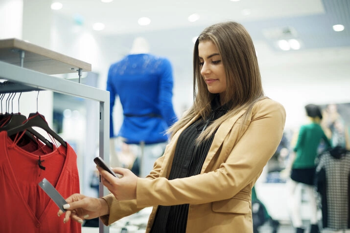 Clothing tag scan in retail store