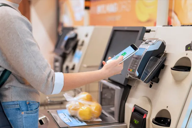 Customer using contactless self-checkout payment